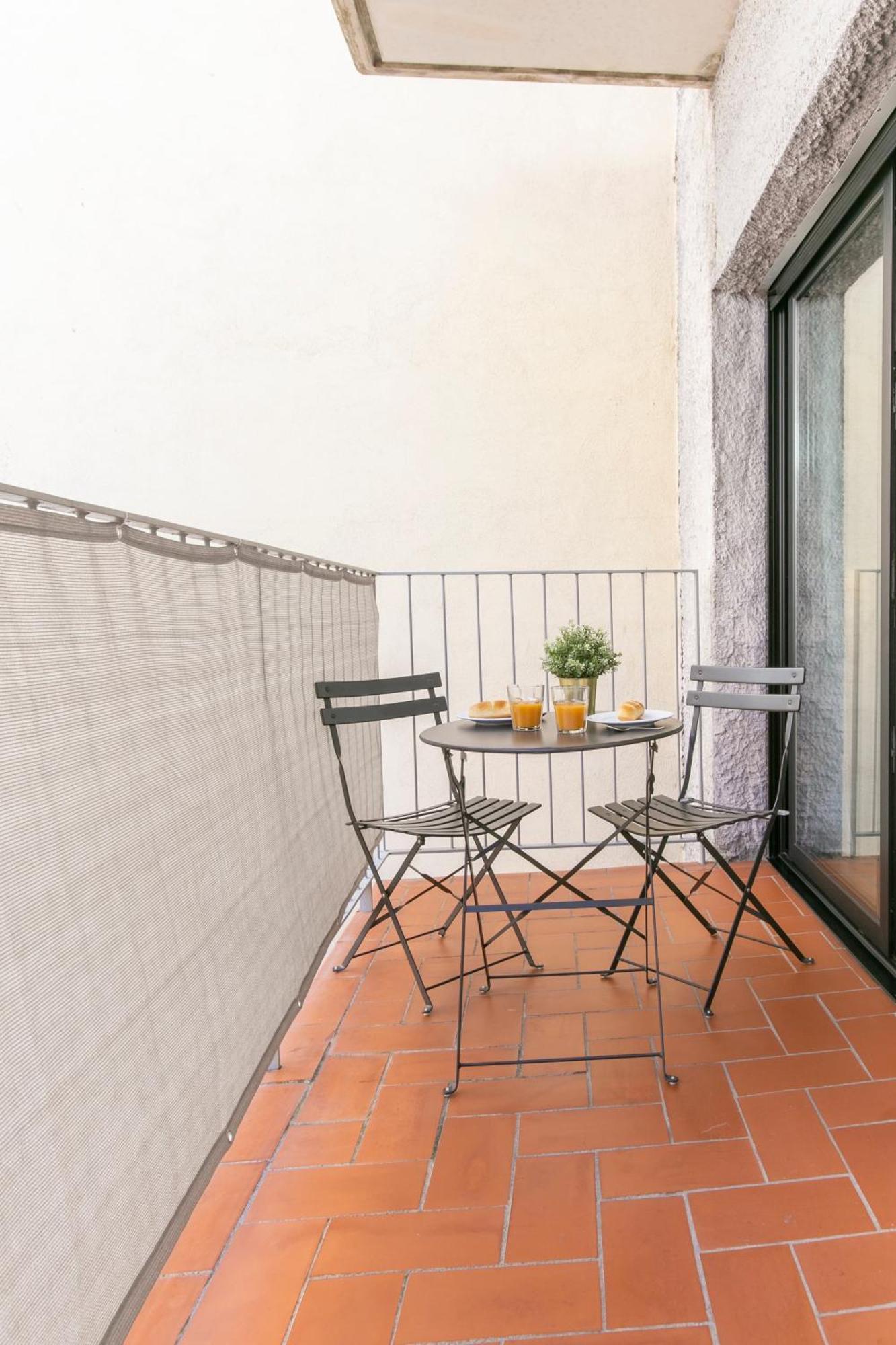 Chic And Modern In Gracia Barcellona