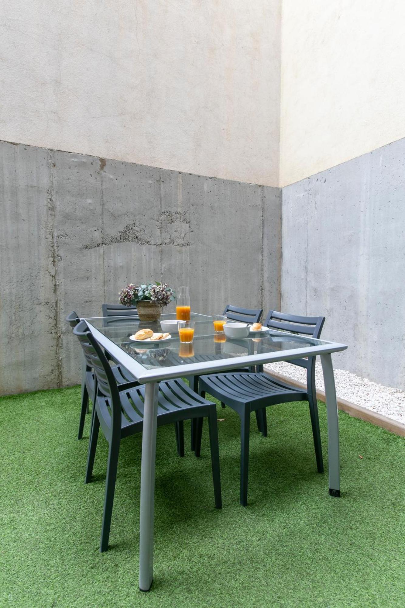 Chic And Modern In Gracia Barcellona