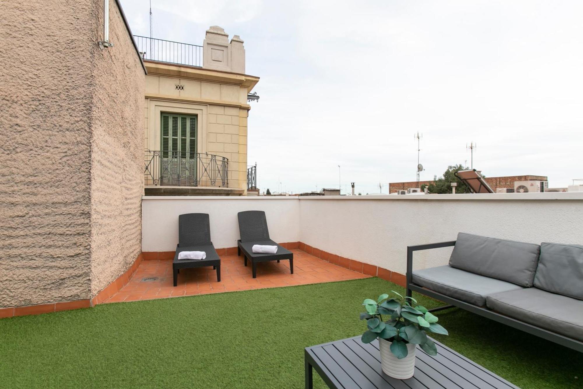 Apartment Chic And Modern In Gracia