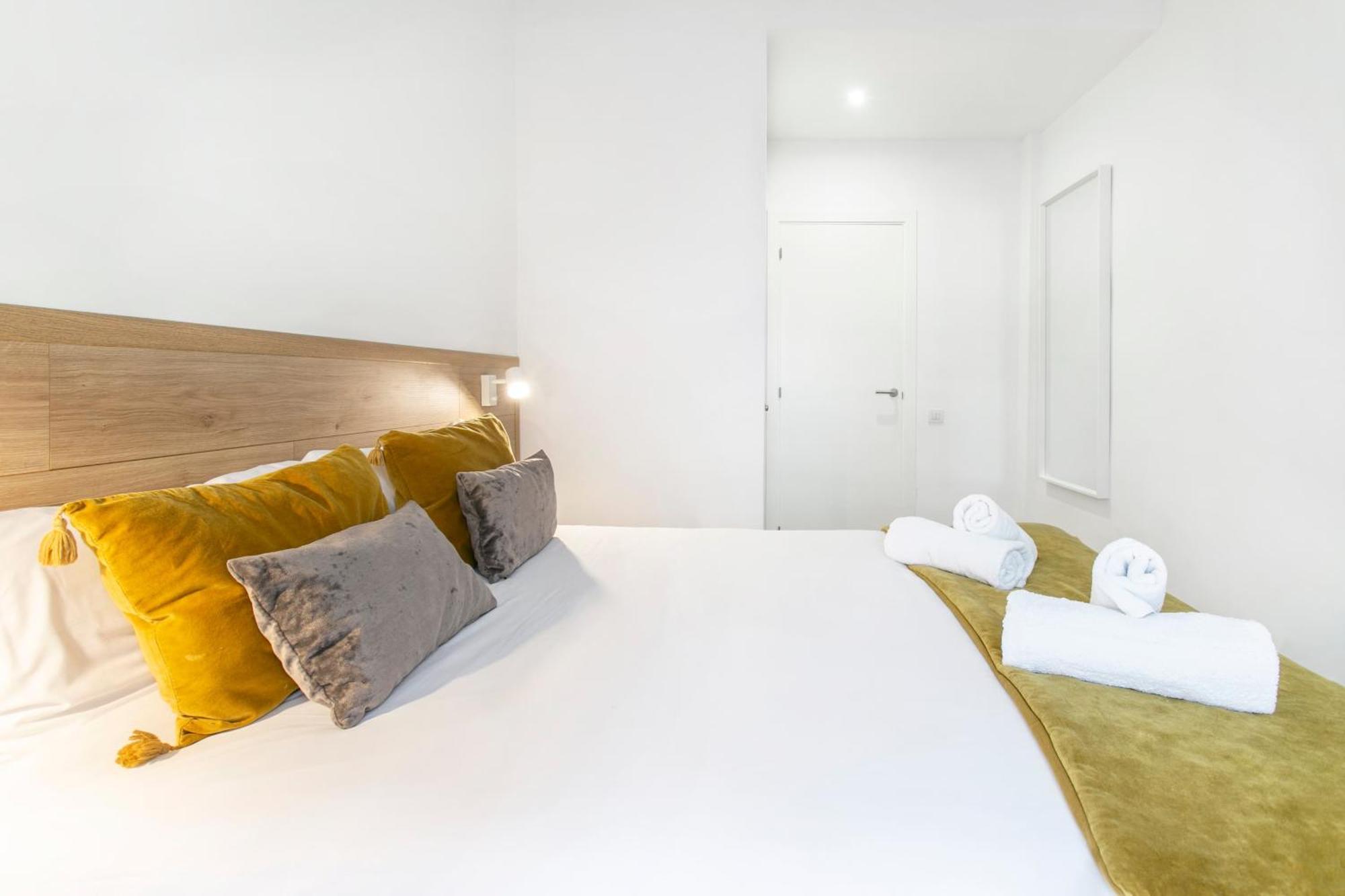 Chic And Modern In Gracia Apartment *